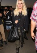 Jessica Simpson arrives at the Los Angeles International Airport