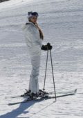 Madison Beer hits the slopes for a ski lesson in Aspen, Colorado