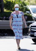 Katy Perry stocks up on some groceries at Vons in Santa Monica, California