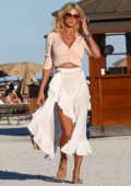 Victoria Silvstedt enjoys an afternoon soaking up the sun with friends in Miami, Florida