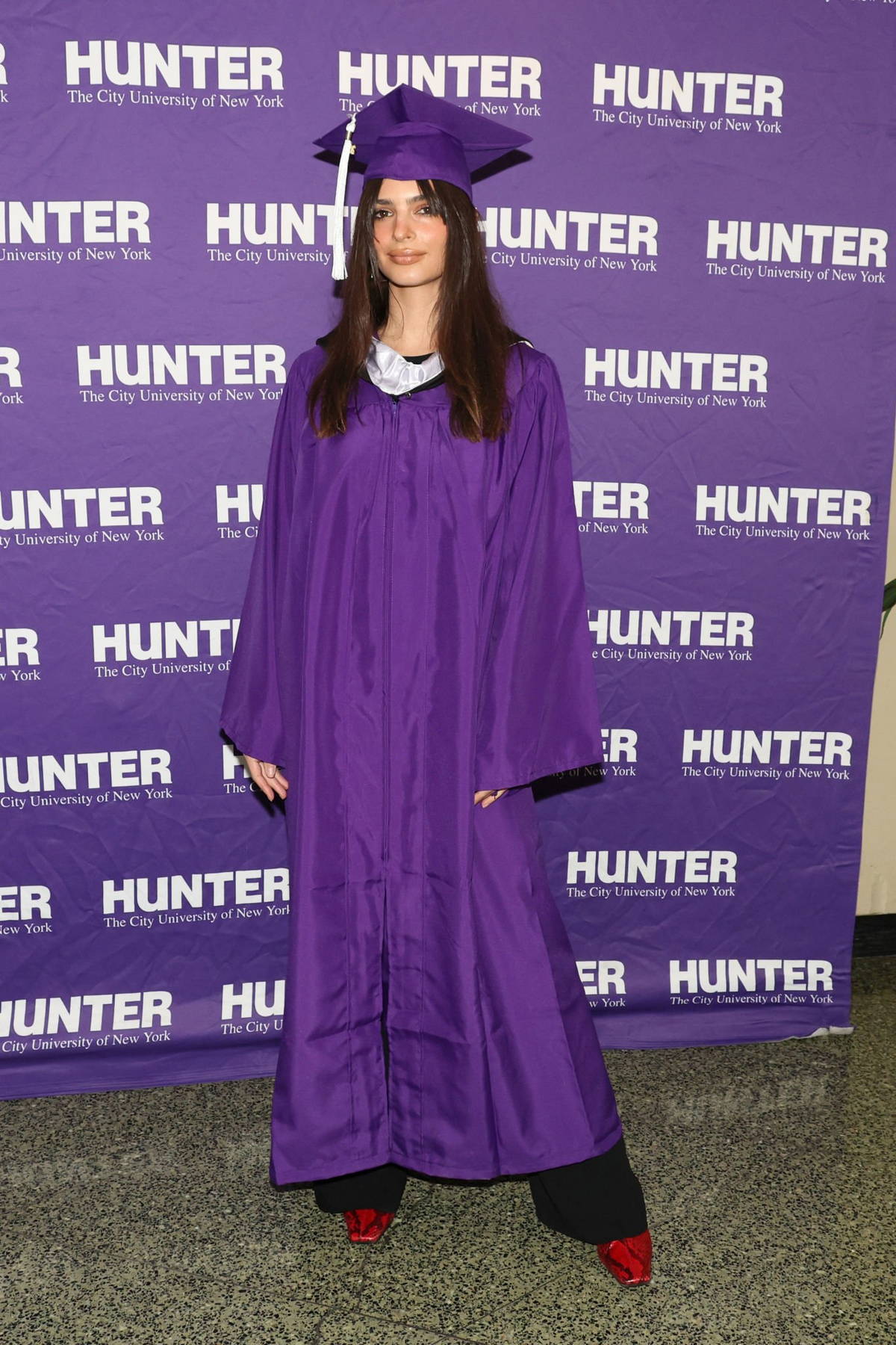 Emily Ratajkowski delivers the Hunter College Winter Commencement