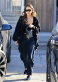 Jessica Alba seen grabbing a pickup order from Joan's On Third in Los Angeles